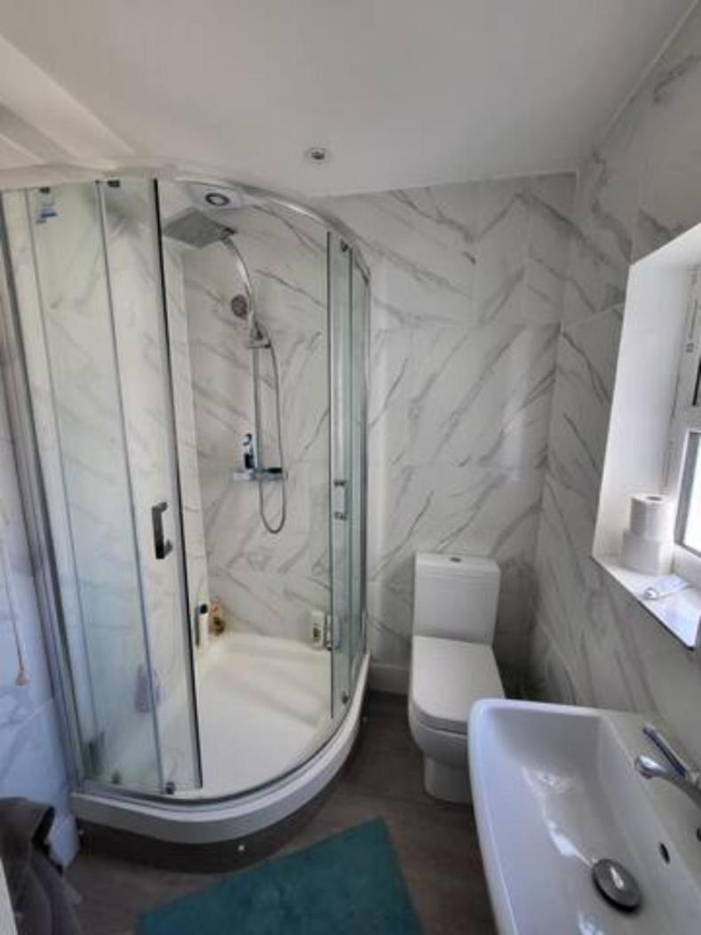 Private Room Near Central Ideal For City Explorers Londres Exterior foto